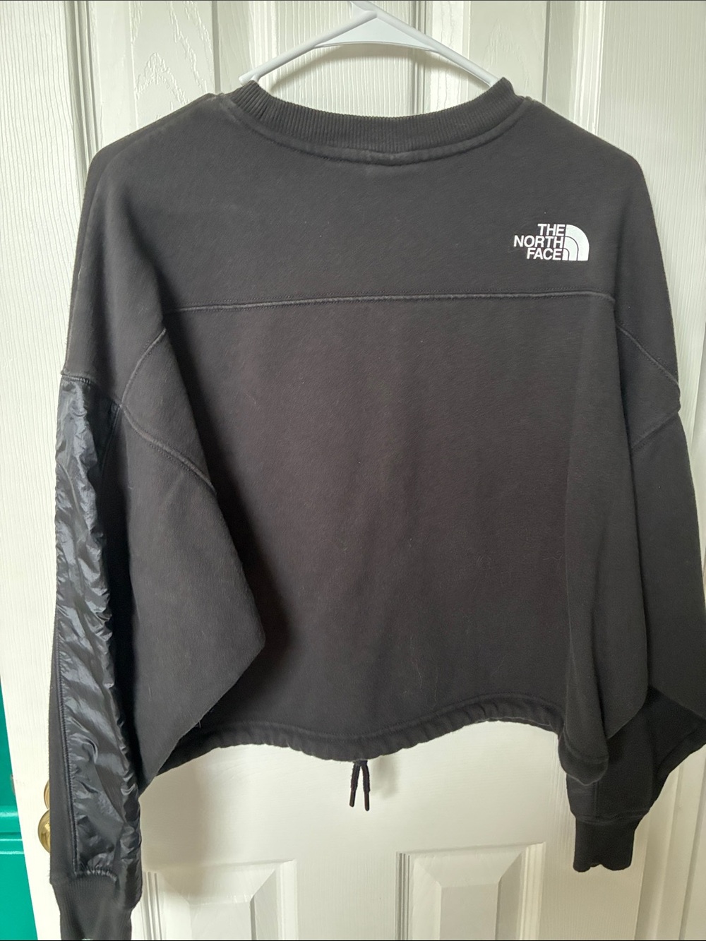 The North Face cropped Black Crewneck Sweatshirt - Picture 5 of 5